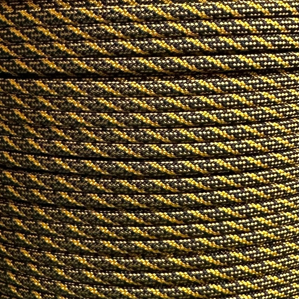 PARACORD 550 - BLACK W/GOLDENROD HELIX