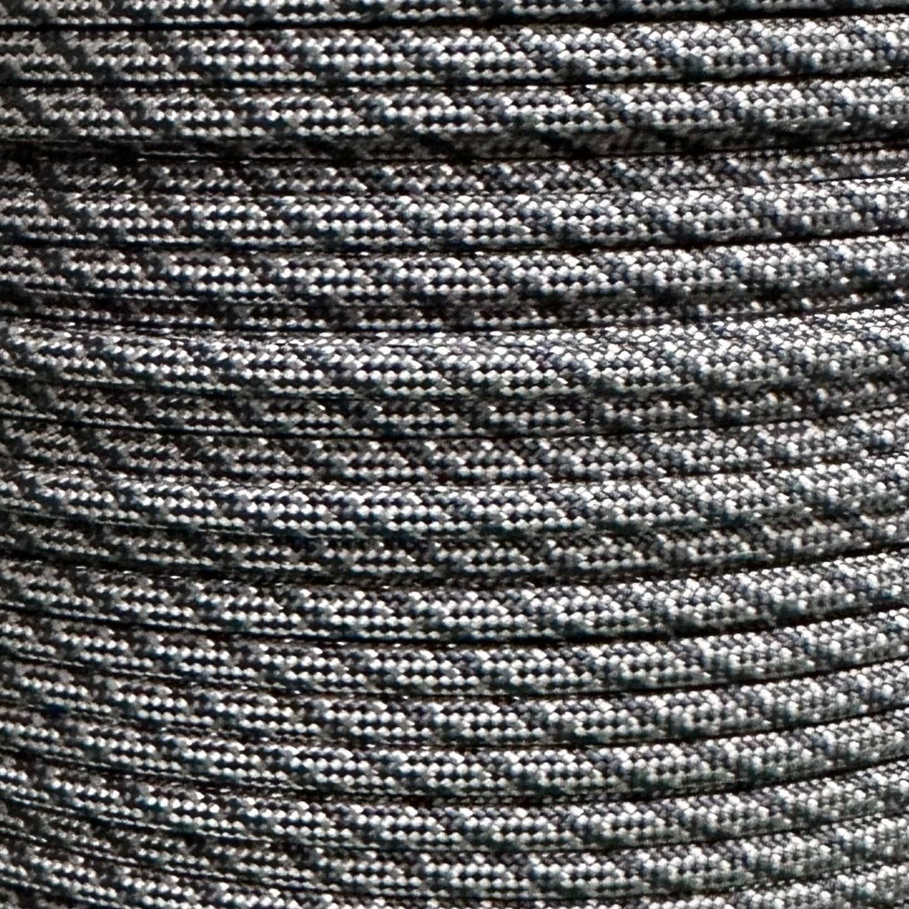 PARACORD 550 - CHARCOAL GREY W/BLACK HELIX