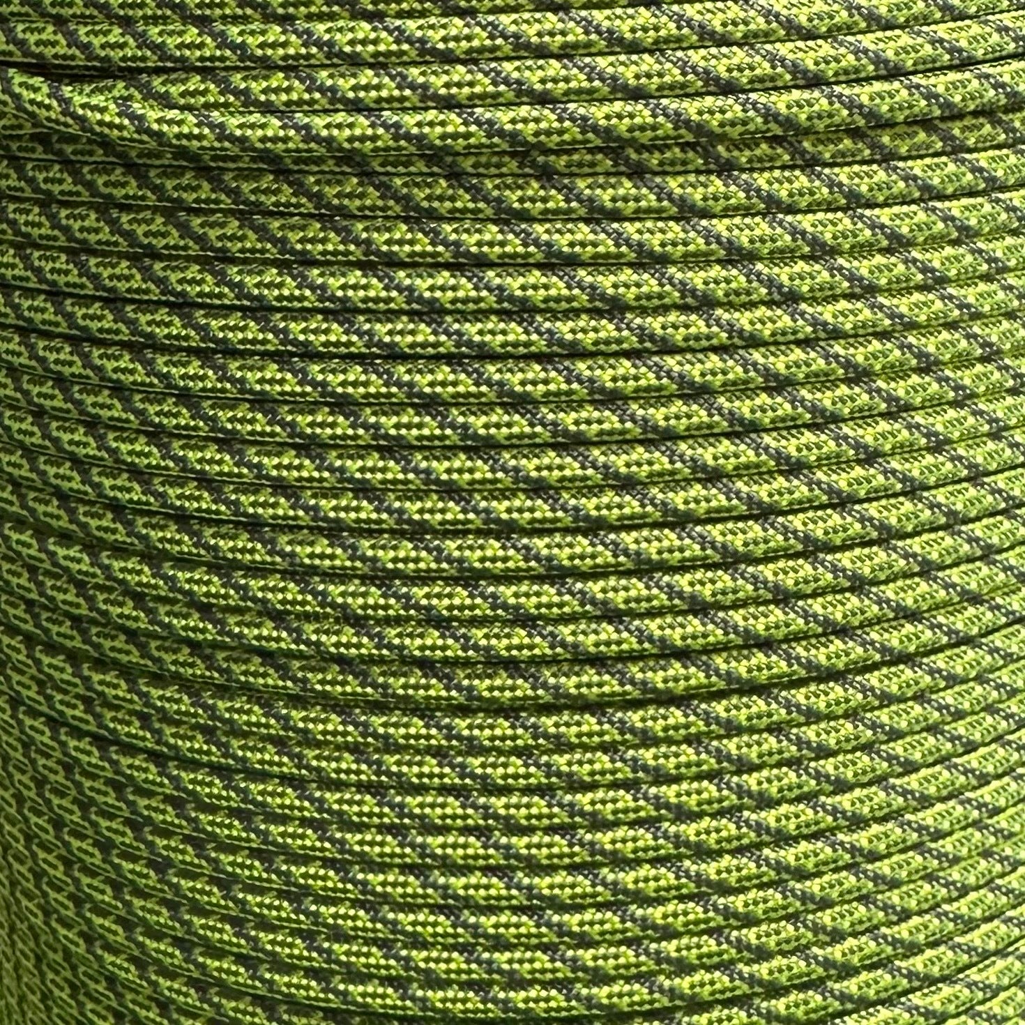 PARACORD 550 - NEON YELLOW W/CHAROCAL GREY HELIX