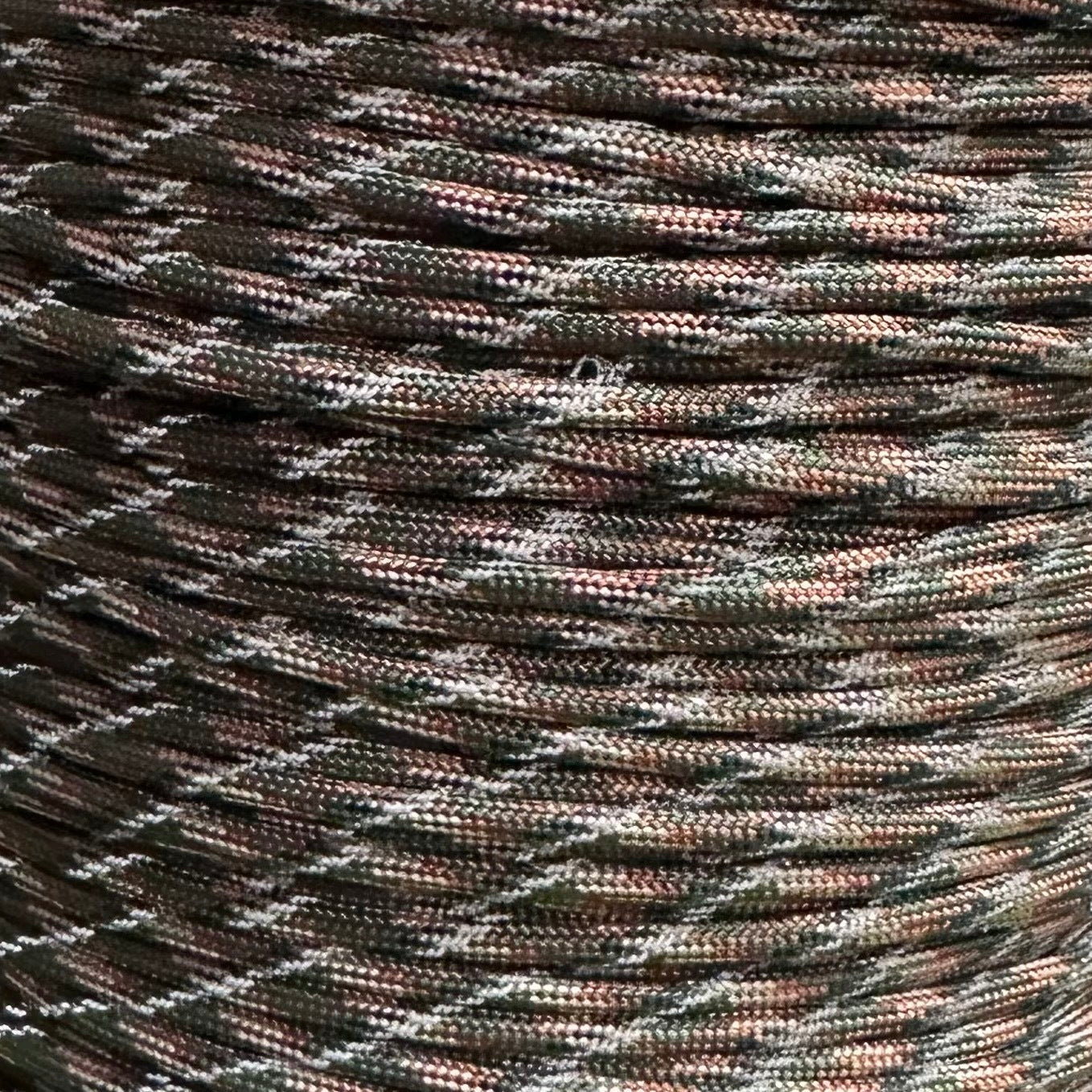 PARACORD 550 - WOODLAND CAMO W/ 3 REFLECTIVE