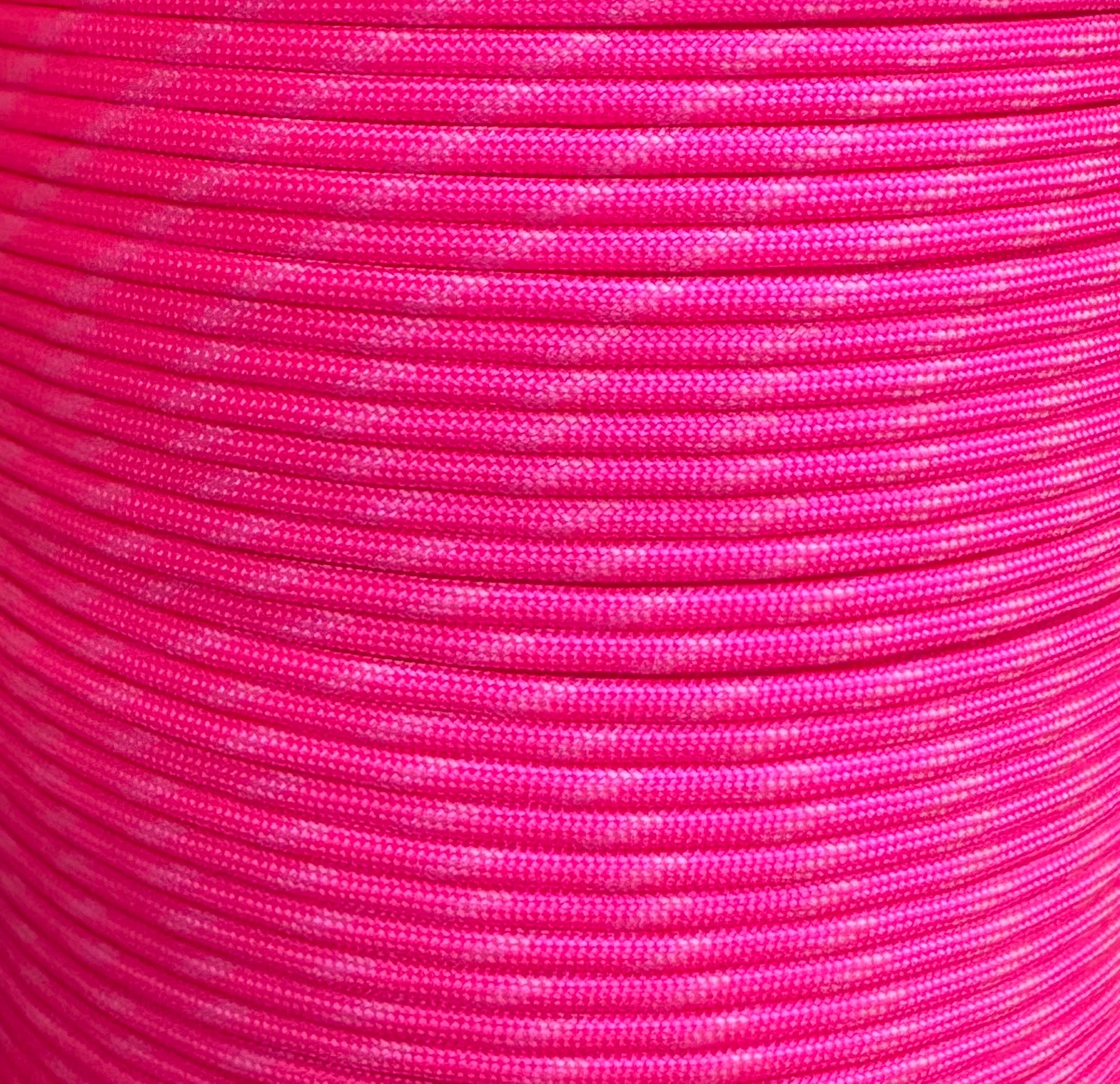 PARACORD 550 - NEON PINK W/ 3 GLOW IN DARK TRACERS