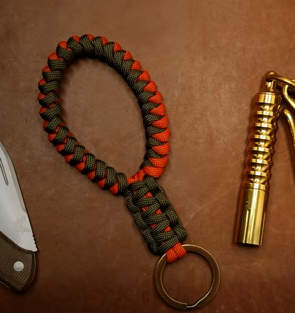 Make This Cool Cobra Snake Paracord Keychain (Advanced)